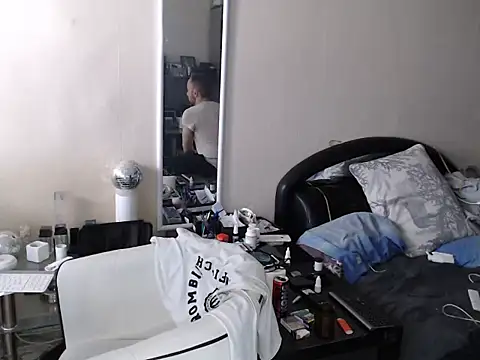 Terizizz online show from April 9, 2026, 2:01 pm