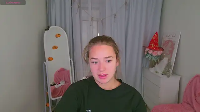 LovelyJessie online show from October 24, 2025, 2:05 pm