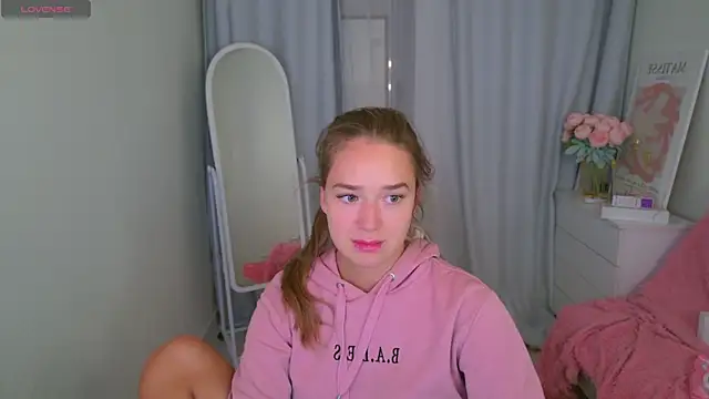 LovelyJessie online show from October 10, 2025, 1:56 pm