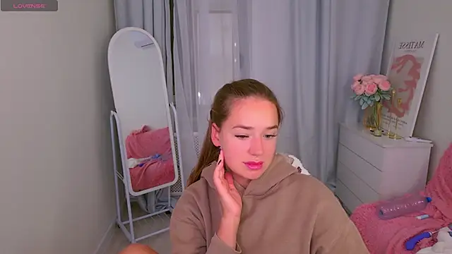LovelyJessie online show from October 5, 2025, 1:35 pm