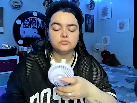 Snapshot of Luise_Meyrink chatting on October 9, 2025, 3:40 am Luise Meyrink online show from October 9, 2025, 3:40 am