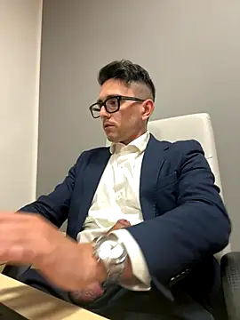 masterboss  online show from November 18, 2025, 2:42 pm