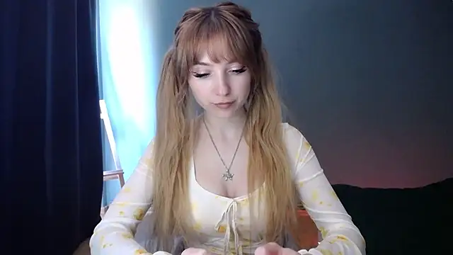 LuciaYoung online show from February 21, 2025, 1:11 pm