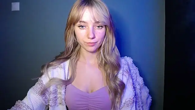 LuciaYoung online show from November 25, 2025, 7:47 pm