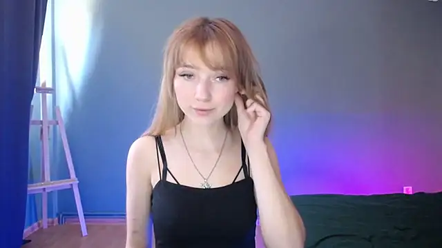 LuciaYoung online show from February 18, 2025, 1:33 pm
