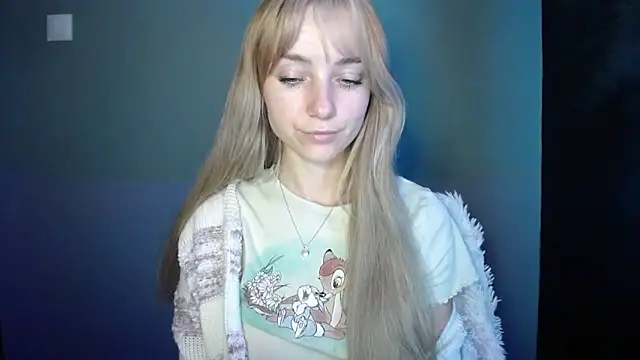 Snapshot of LuciaYoung chatting on September 29, 2025, 6:35 pm LuciaYoung online show from September 29, 2025, 6:35 pm