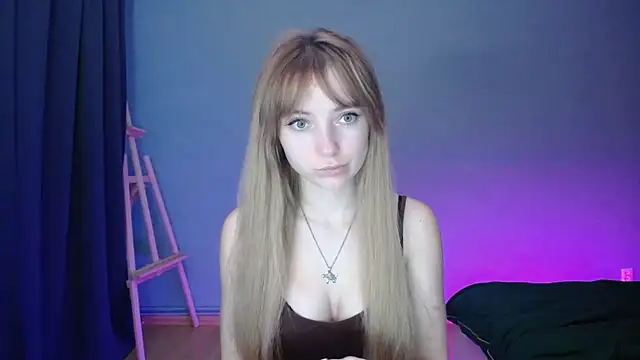 LuciaYoung online show from February 5, 2025, 3:42 pm