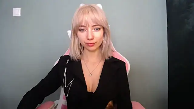 LuciaYoung online show from March 21, 2026, 7:53 am