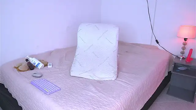 Snapshot of argiee_taylorxs2 chatting on September 21, 2025, 12:54 pm argiee taylorxs2 online show from September 21, 2025, 12:54 pm