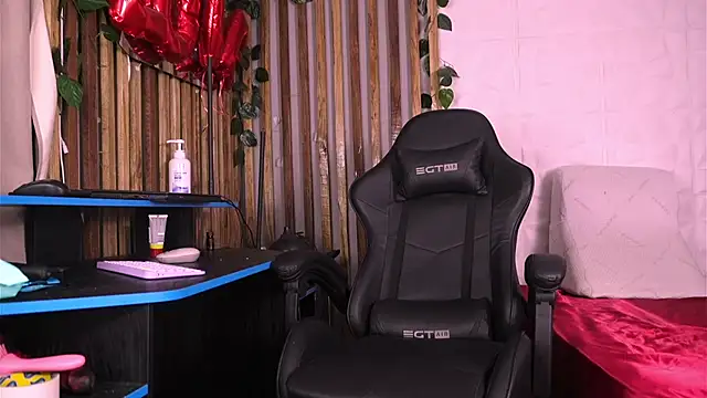 argiee taylorxs2 online show from January 18, 2025, 12:35 am