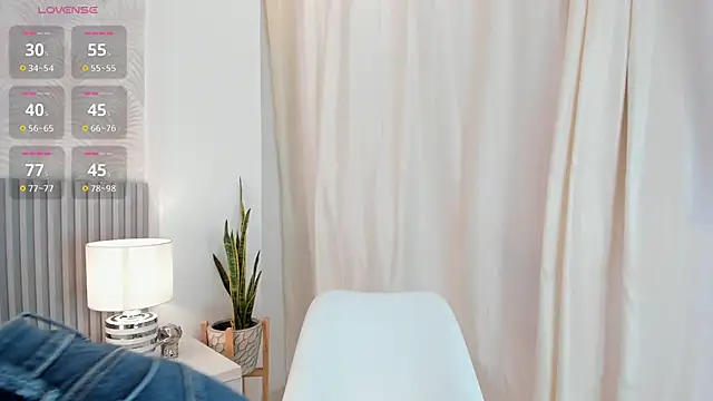 Snapshot of Sally_Azmani_ chatting on March 7, 2025, 12:45 pm Sally Azmani  online show from March 7, 2025, 12:45 pm