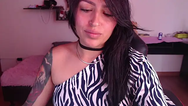 MissDennise online show from January 8, 2025, 4:22 pm