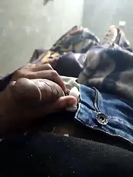 Snapshot of javihot1999 chatting on November 17, 2025, 12:14 am javihot1999 online show from November 17, 2025, 12:14 am