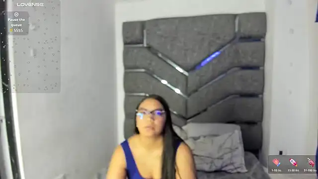 Snapshot of Latinos_couples chatting on August 4, 2026, 3:44 am Latinos couples online show from August 4, 2026, 3:44 am