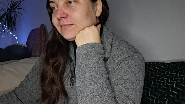 Snapshot of Cyndee_Winter chatting on November 19, 2025, 5:57 pm Cyndee Winter online show from November 19, 2025, 5:57 pm