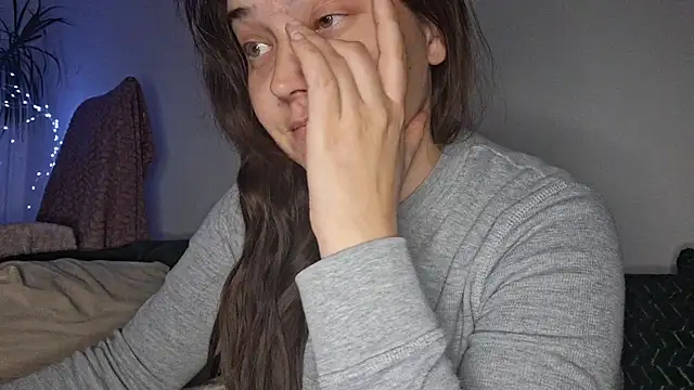 Snapshot of Cyndee_Winter chatting on October 15, 2025, 8:06 pm Cyndee Winter online show from October 15, 2025, 8:06 pm