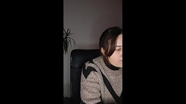 Snapshot of Cyndee_Winter chatting on December 19, 2025, 4:20 pm Cyndee Winter online show from December 19, 2025, 4:20 pm