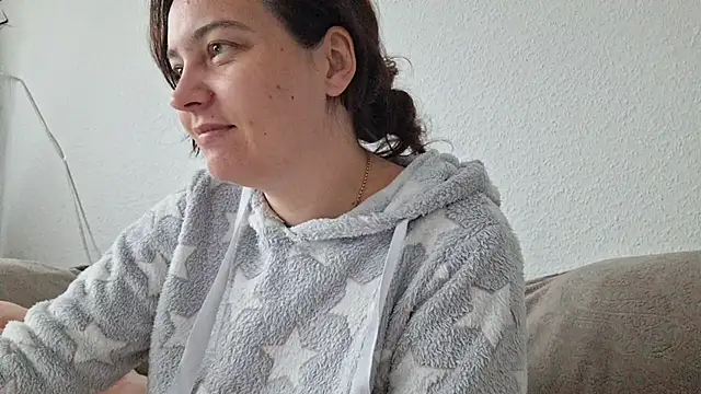 Snapshot of Cyndee_Winter chatting on October 4, 2025, 11:56 am Cyndee Winter online show from October 4, 2025, 11:56 am