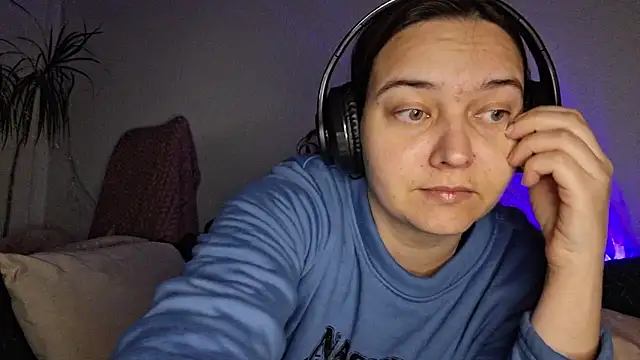 Snapshot of Cyndee_Winter chatting on November 24, 2025, 3:45 pm Cyndee Winter online show from November 24, 2025, 3:45 pm