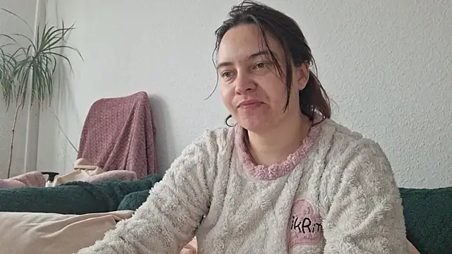 Snapshot of Cyndee_Winter chatting on November 30, 2025, 9:54 am Cyndee Winter online show from November 30, 2025, 9:54 am