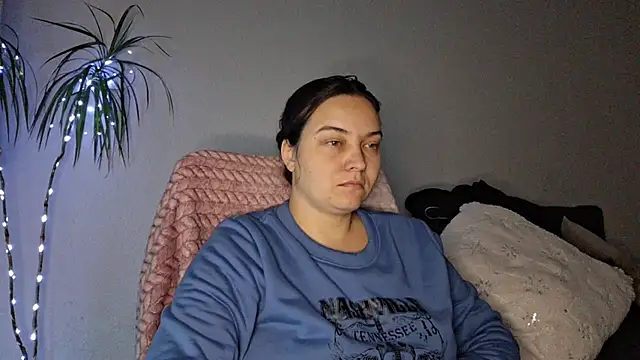 Snapshot of Cyndee_Winter chatting on December 15, 2025, 8:14 pm Cyndee Winter online show from December 15, 2025, 8:14 pm