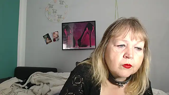 Snapshot of Blasflittchen chatting on September 17, 2025, 10:17 am Blasflittchen online show from September 17, 2025, 10:17 am