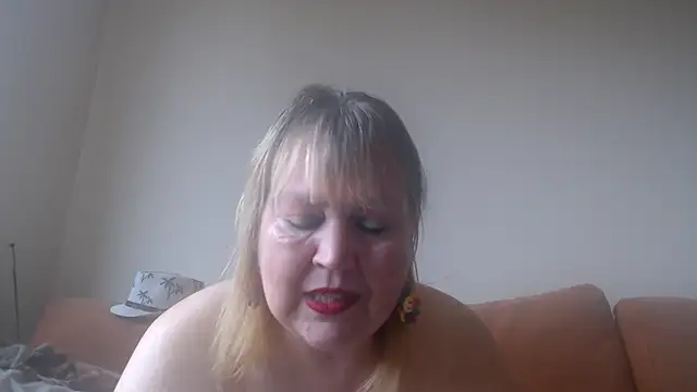 Snapshot of Blasflittchen chatting on February 5, 2025, 11:44 am Blasflittchen online show from February 5, 2025, 11:44 am