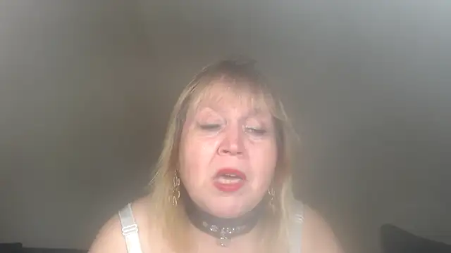 Snapshot of Blasflittchen chatting on March 19, 2025, 8:11 pm Blasflittchen online show from March 19, 2025, 8:11 pm