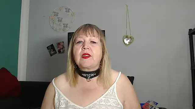 Snapshot of Blasflittchen chatting on September 9, 2025, 10:36 am Blasflittchen online show from September 9, 2025, 10:36 am