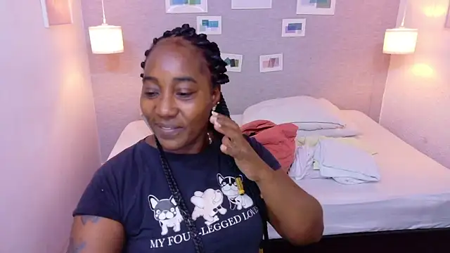 Snapshot of kiara_evanss chatting on October 22, 2025, 8:19 pm kiara evanss online show from October 22, 2025, 8:19 pm