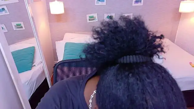 Snapshot of kiara_evanss chatting on October 29, 2025, 3:00 pm kiara evanss online show from October 29, 2025, 3:00 pm