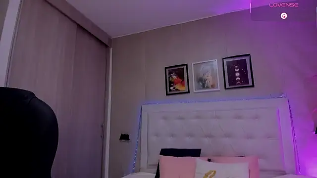 emma  smith1 online show from February 6, 2026, 10:55 am