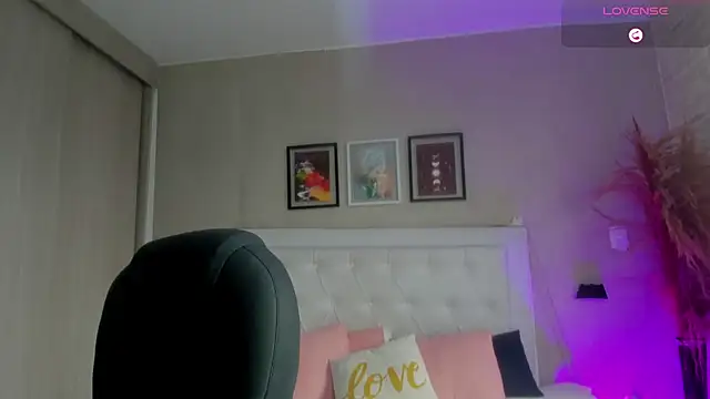 emma  smith1 online show from March 3, 2026, 2:35 pm