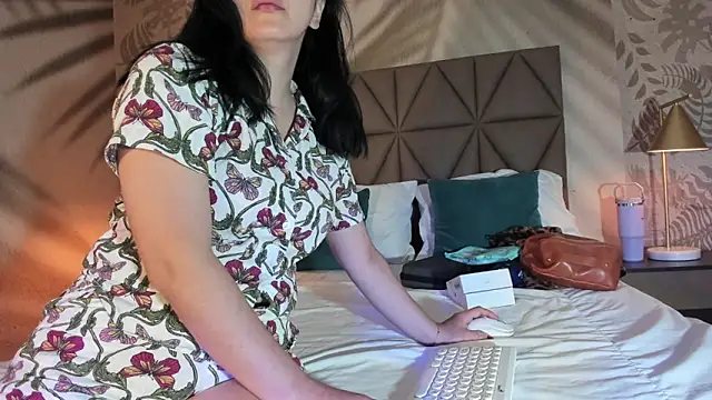 Snapshot of LIAH_IZUMI chatting on October 2, 2025, 10:29 am LIAH IZUMI online show from October 2, 2025, 10:29 am