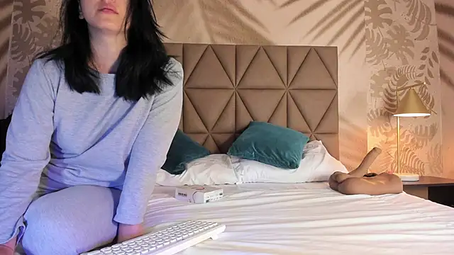 Snapshot of LIAH_IZUMI chatting on October 3, 2025, 10:50 am LIAH IZUMI online show from October 3, 2025, 10:50 am