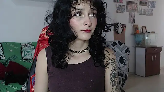 kitty22  online show from December 14, 2024, 1:59 pm