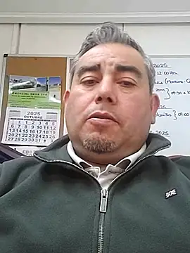 Snapshot of Manolete007x chatting on October 6, 2025, 10:10 pm Manolete007x online show from October 6, 2025, 10:10 pm