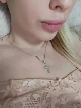 Snapshot of Elza_kom chatting on February 2, 2025, 3:39 pm Elza kom online show from February 2, 2025, 3:39 pm