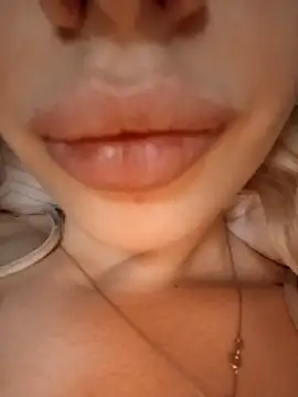 Snapshot of Elza_kom chatting on February 20, 2025, 4:03 pm Elza kom online show from February 20, 2025, 4:03 pm