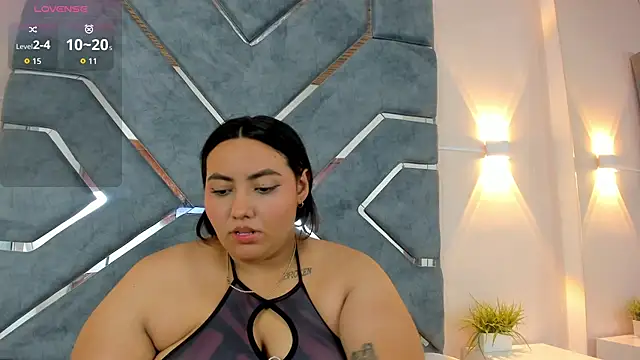 LucciaPorter online show from October 23, 2025, 8:51 pm