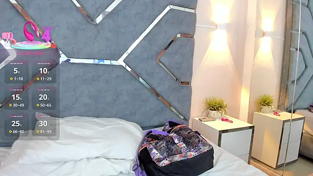 LucciaPorter online show from September 26, 2025, 9:43 pm