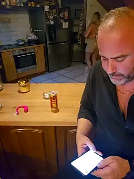 isabellaandtom online show from October 23, 2025, 5:55 pm