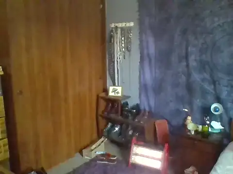Fo0xybby online show from May 17, 2026, 9:04 pm