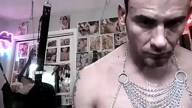 Snapshot of luvs2cumm69 chatting on January 28, 2025, 9:29 pm luvs2cumm69 online show from January 28, 2025, 9:29 pm