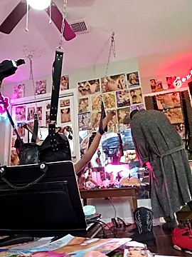 Snapshot of luvs2cumm69 chatting on February 21, 2025, 3:32 pm luvs2cumm69 online show from February 21, 2025, 3:32 pm