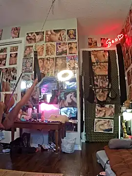 Snapshot of luvs2cumm69 chatting on February 25, 2025, 8:11 pm luvs2cumm69 online show from February 25, 2025, 8:11 pm