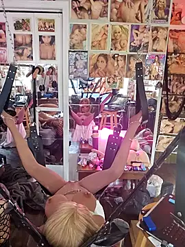 Snapshot of luvs2cumm69 chatting on February 9, 2025, 9:39 pm luvs2cumm69 online show from February 9, 2025, 9:39 pm