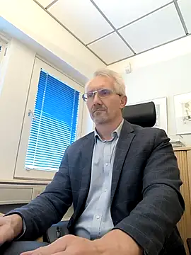 tom-swede online show from October 10, 2025, 2:07 pm