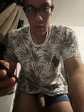 Magicerosxx69 online show from October 12, 2025, 8:05 am