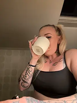 QueenOfFknBj online show from December 22, 2024, 5:42 pm